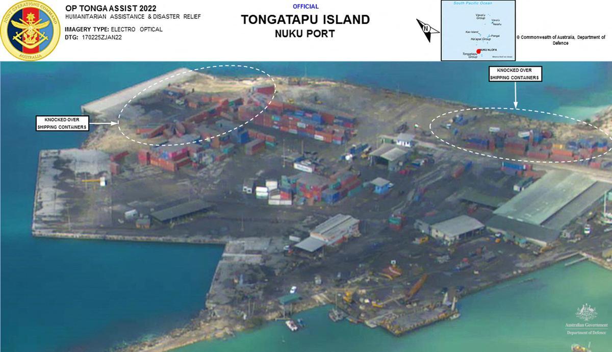 Daños en el puerto de Nuku, en la isla principal de Tongatapu, en Tonga, tras la erupción volcánica y el tsunami.