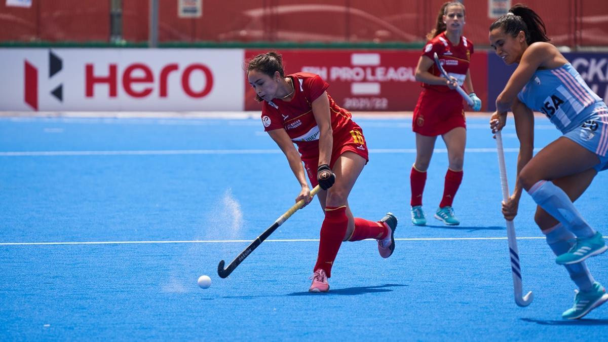 El campo de hockey del poliesportiu Verge del Carme-Beteró vuelve a recibir una nueva edición de la FIH Pro League con el doble enfrentamiento entre las selecciones masculinas y femeninas de España y Argentina.