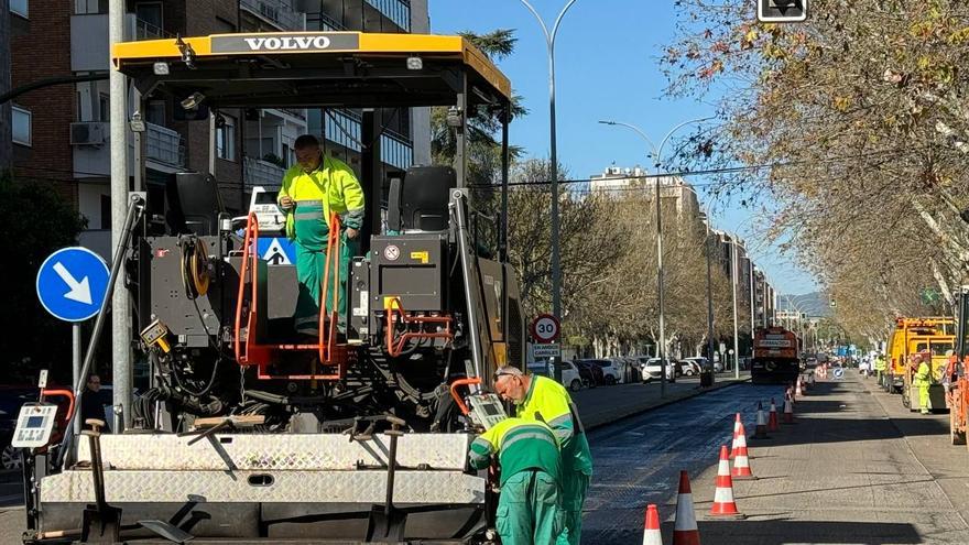 Comienzan las obras de asfaltado en la carretera A-431 en su acceso a Córdoba para reducir el ruido del tráfico