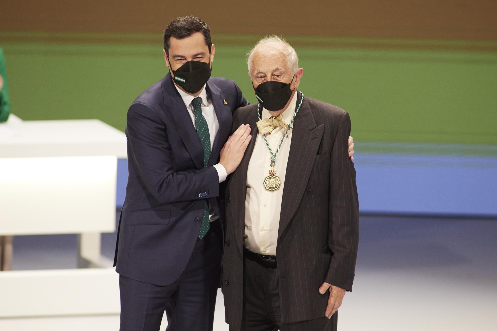 Las imágenes del acto institucional en el Parlamento andaluz con motivo del 28-F