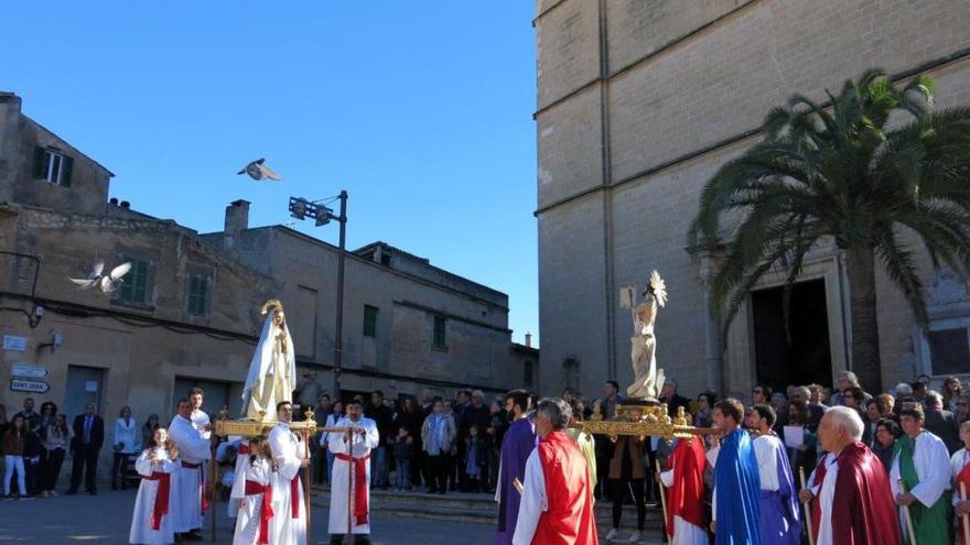 Miles de personas asisten a los Encuentros en un día de sol esplendoroso