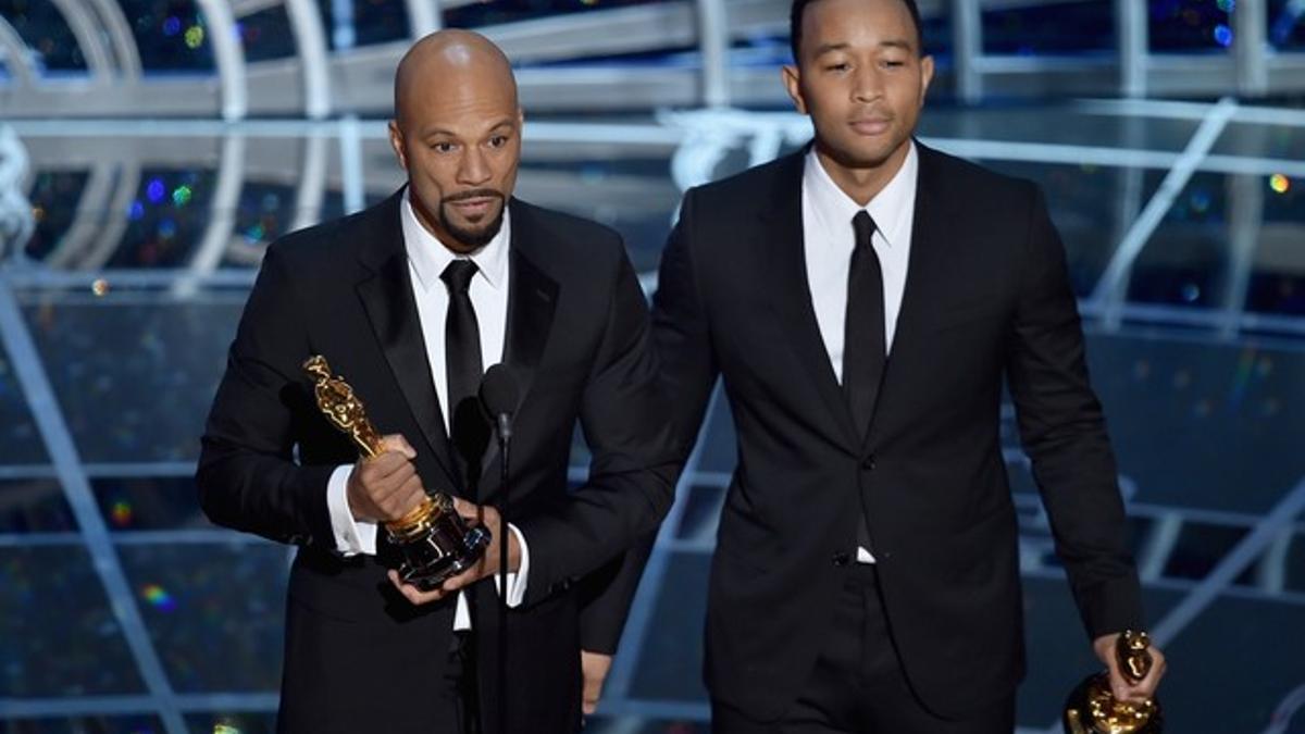 Common y John Legend recogen el Oscar a la mejor canción por 'Glory'.