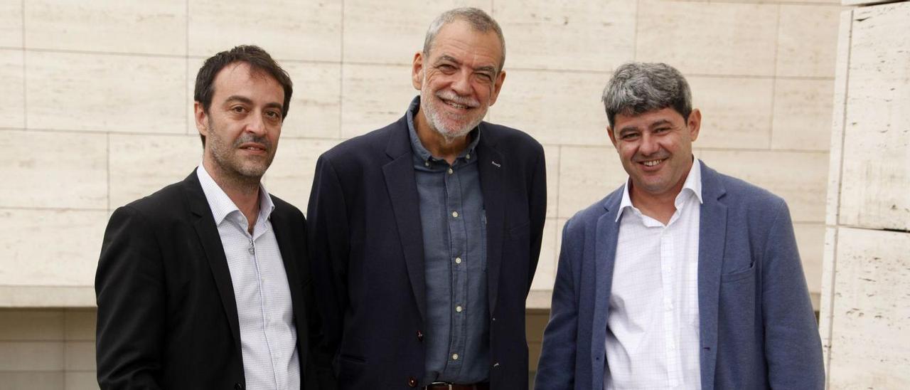 Los escritores Agustín Martínez, Jorge Díaz y Antonio Mercero, que firman bajo el seudónimo de Carmen Mola. | ARDUINO VANNUCCHI