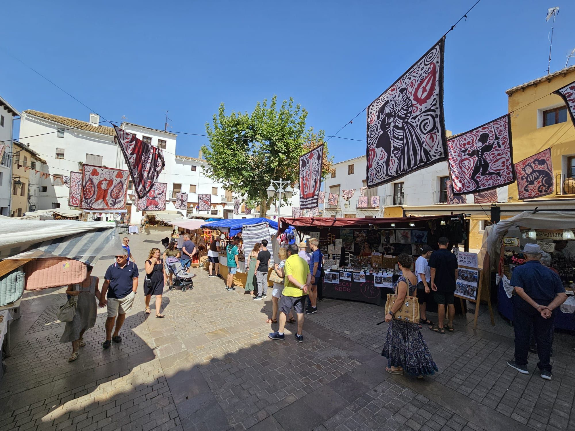 La Villa de Requena vuelve al pasado con el mercado medieval