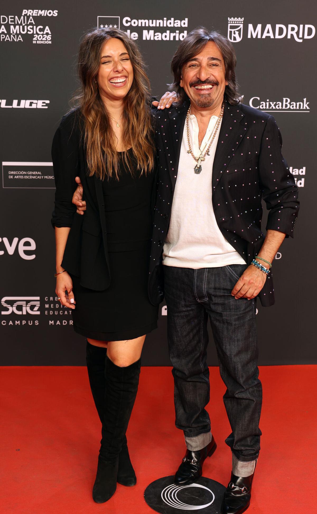 Marina y Antonio Carmona durante la gala de entrega de los Premios de la Academia de la Música, a 26 de mayo de 2026, en Madrid (España). Los Premios de la Academia de la Música celebran su tercera edición. Tras el éxito cosechado en su debut en 2024 y la emoción vivida durante la ceremonia de 2025, la Academia de la Música de España despliega su alfombra roja para reconocer los mejores trabajos de la industria musical española y consolidar definitivamente estos premios que nacieron para quedarse. PHOTOCALL;PREMIOS;MÚSICA Ángel Díaz Briñas / Europa Press 26/05/2026. Marina Carmona;Antonio Carmona;Ángel Díaz Briñas;