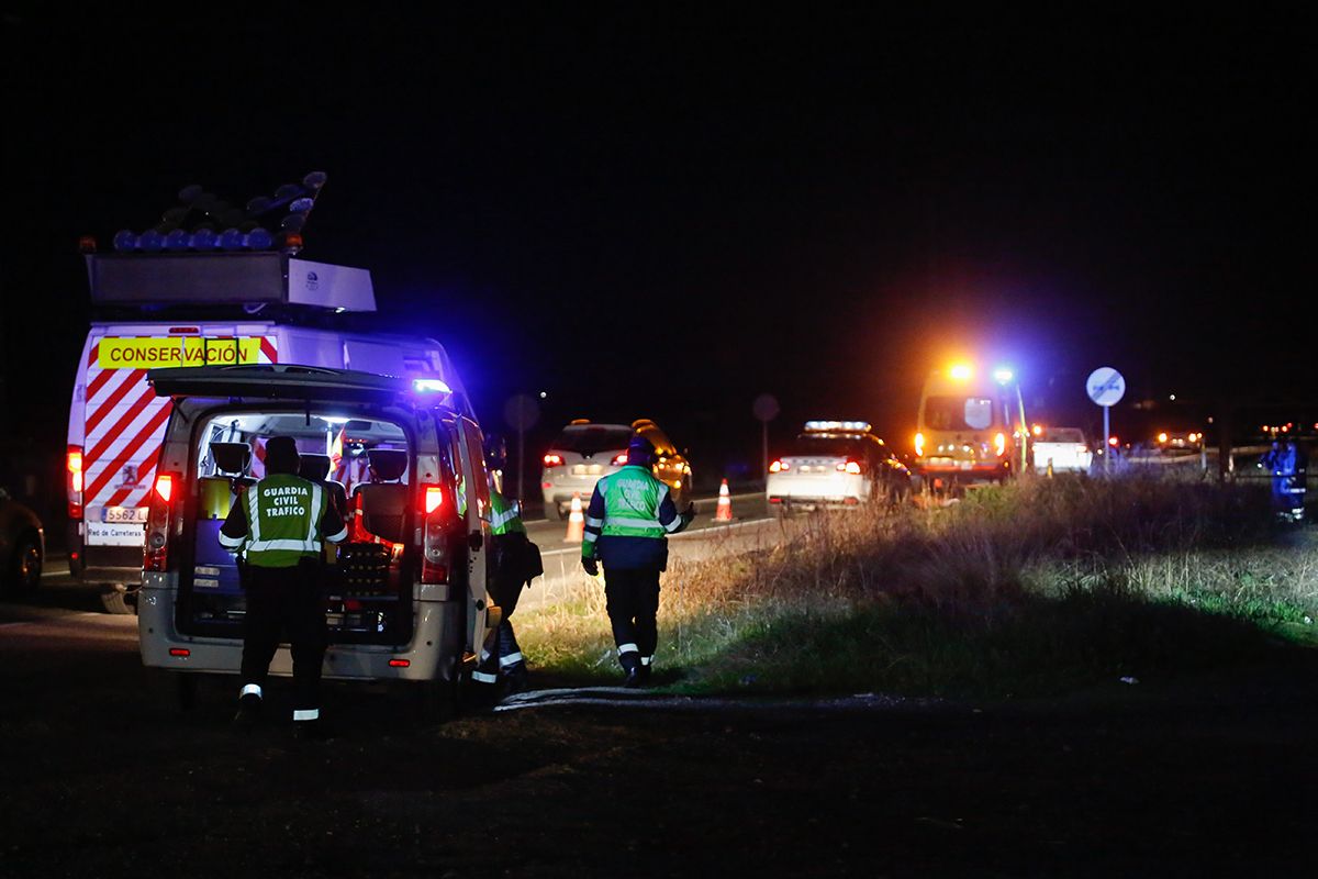 Fallece un hombre atropellado por un turismo cerca de Alcolea