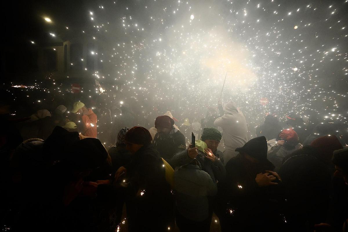 Galería: El correfocs de Dimonis de la Plana recorre las calles de Castelló