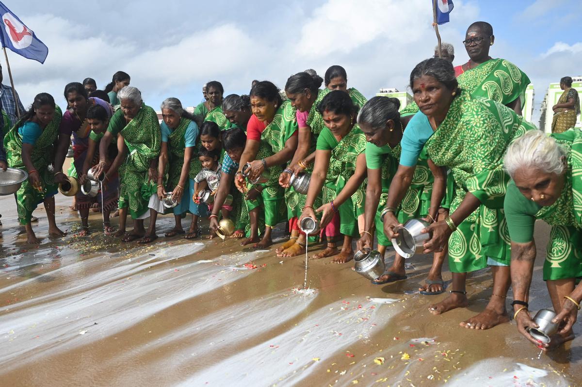 Plegarias en Chennai (Índia) en homenaje a las víctimas del tsunami del 2004 en el Índico