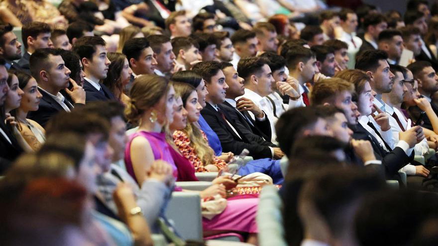 Búscate entre los asistentes a la graduación de Ingeniería Industrial