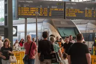 Galicia estrena los trenes Avlo con un retraso de más de dos horas en el de A Coruña