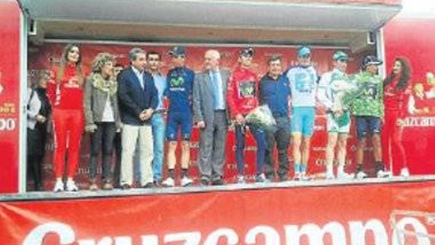 Hivert supera a Valverde en la meta de Ubrique