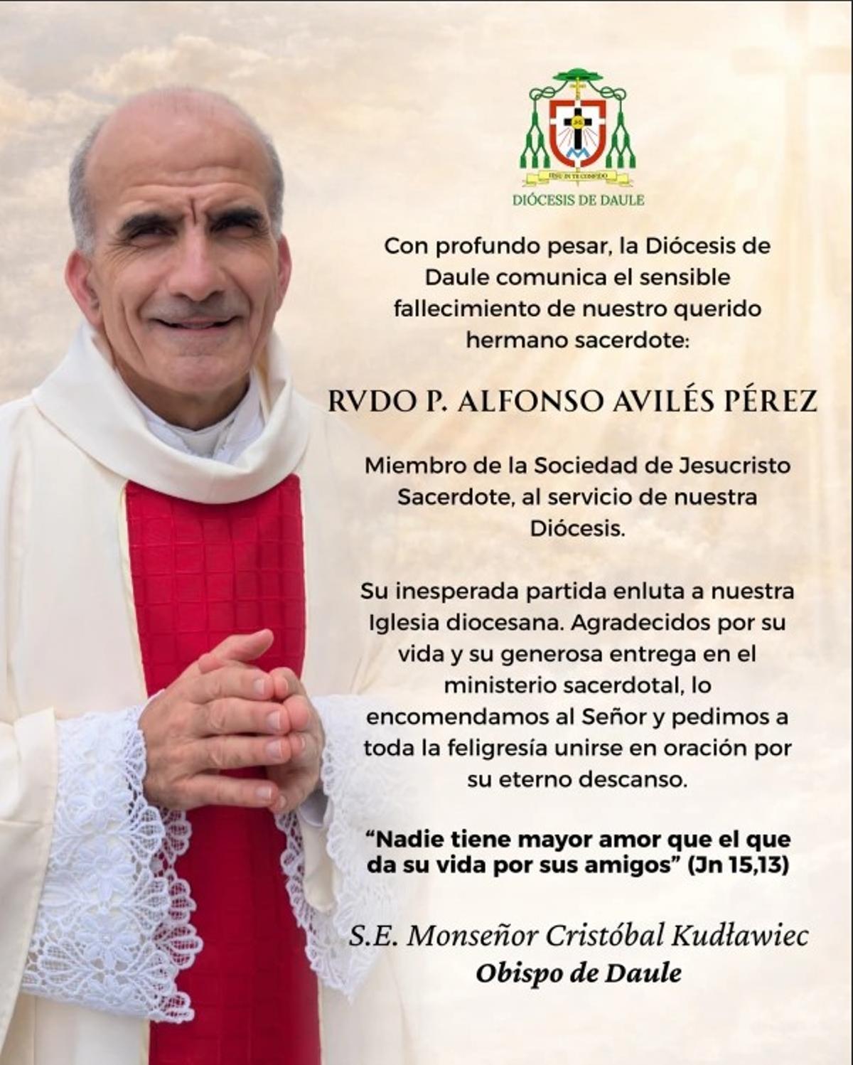 Fotografía del sacerdote murciano Alfonso Avilés en la que anuncian su fallecimiento