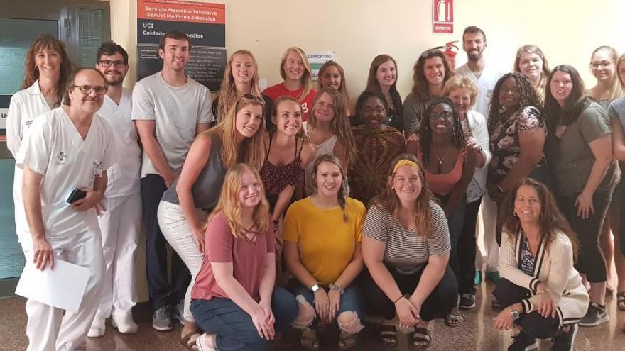 Estudiantes de Enfermería y Medicina de la Universidad de Florida visitan el Hospital de Sant Joan