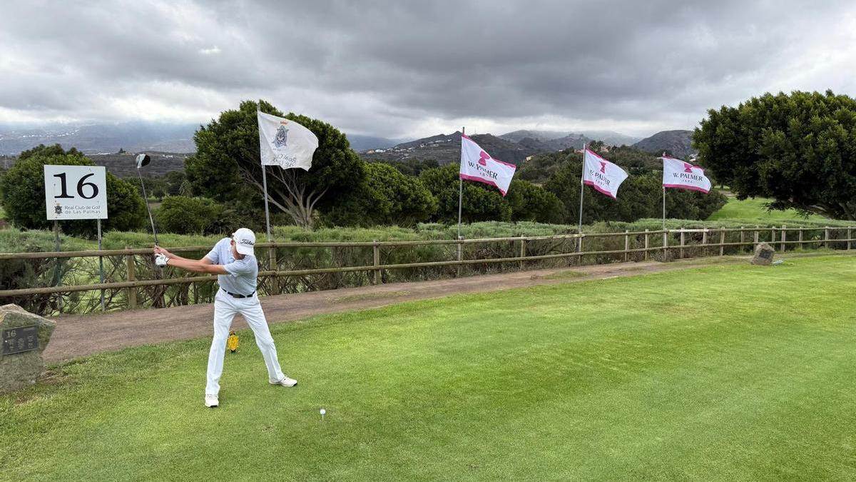 Rafael González y Blanca Gómez-Balboa lideran la Copa Palmer de golf tras la primera jornada Rafael González y Blanca Gómez-Balboa lideran la Copa Palmer de golf tras la primera jornada
