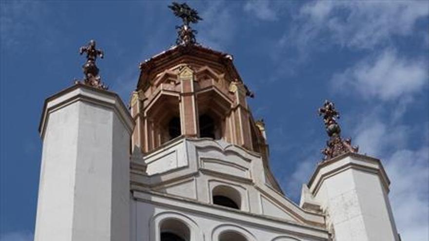 La Virgen de la Soledad procesiona desde la catedral hasta su ermita