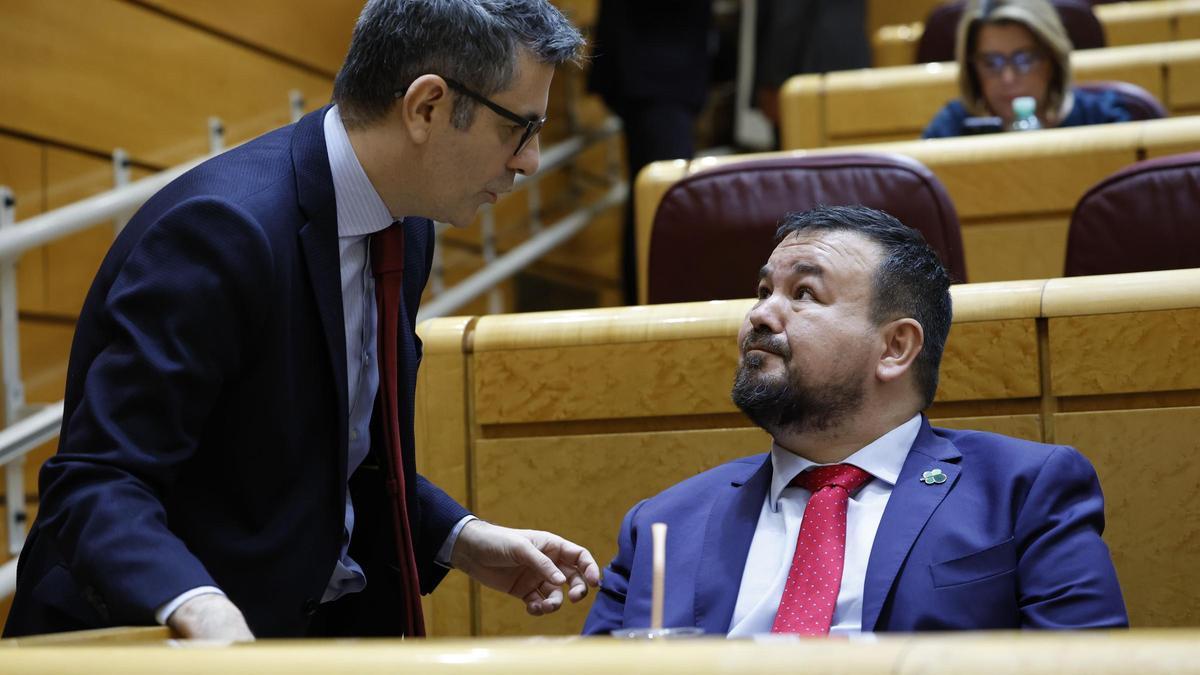 El ministro de la Presidencia y de Justicia, Félix Bolaños, y el senador del PSOE Juan Ramón Amores