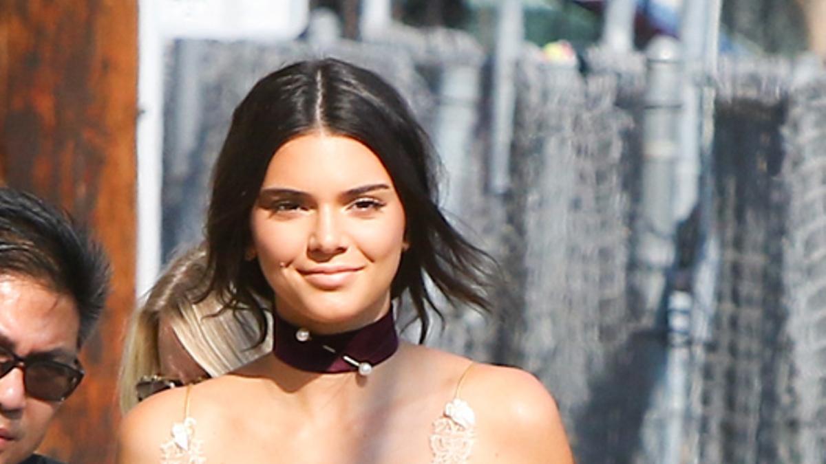 Kendall Jenner se suma a la tendencia lencera