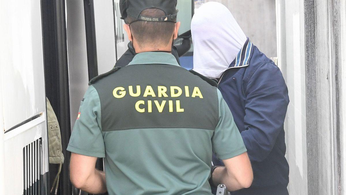 Llegan al juzgado los tres jóvenes en prisión provisional por el crimen de Samuel