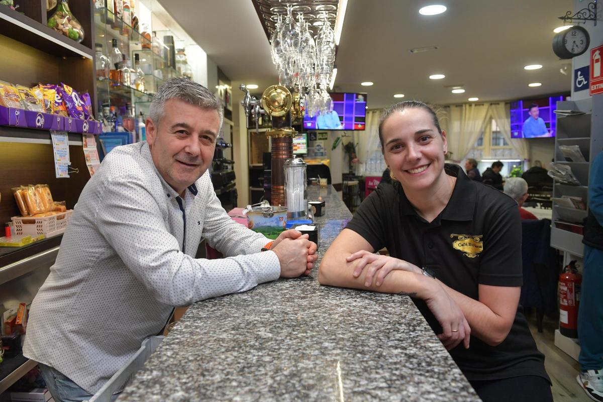 Andrés Trillo y Cristina Martínez, propietario y encargada de la emblemática cafetería.