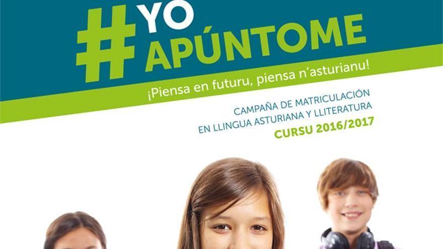 Un cartel anterior animando a la matriculación en asturiano.