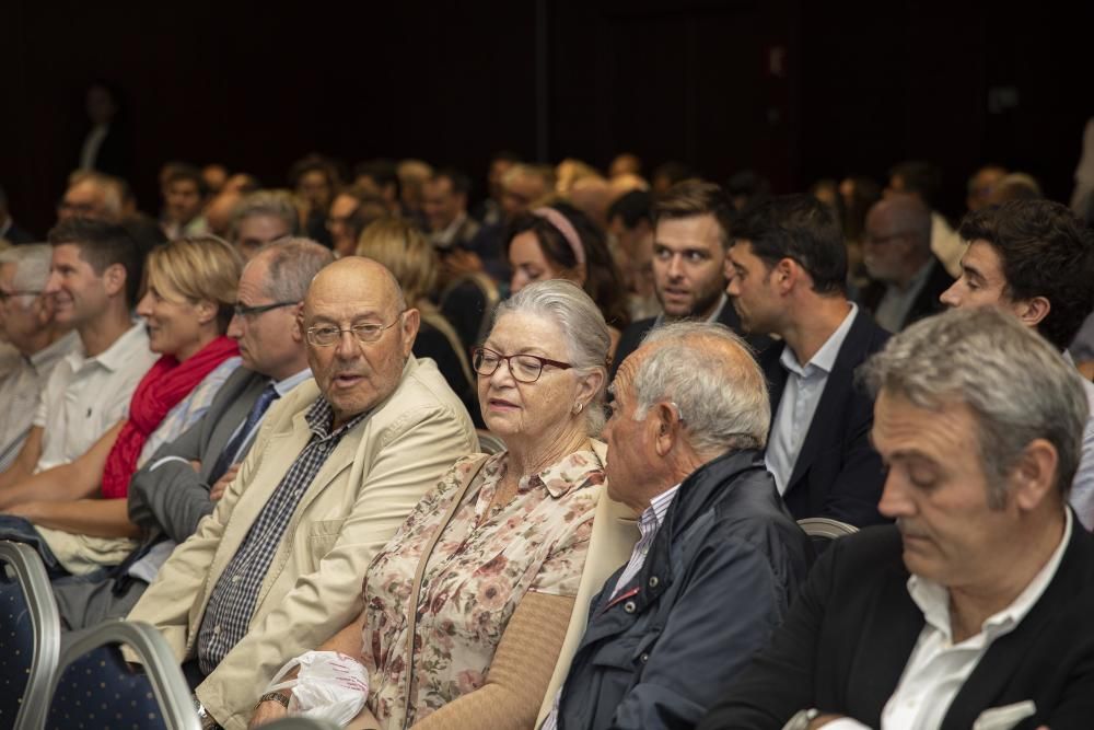 Un centenar de persones van assistir a la conferència