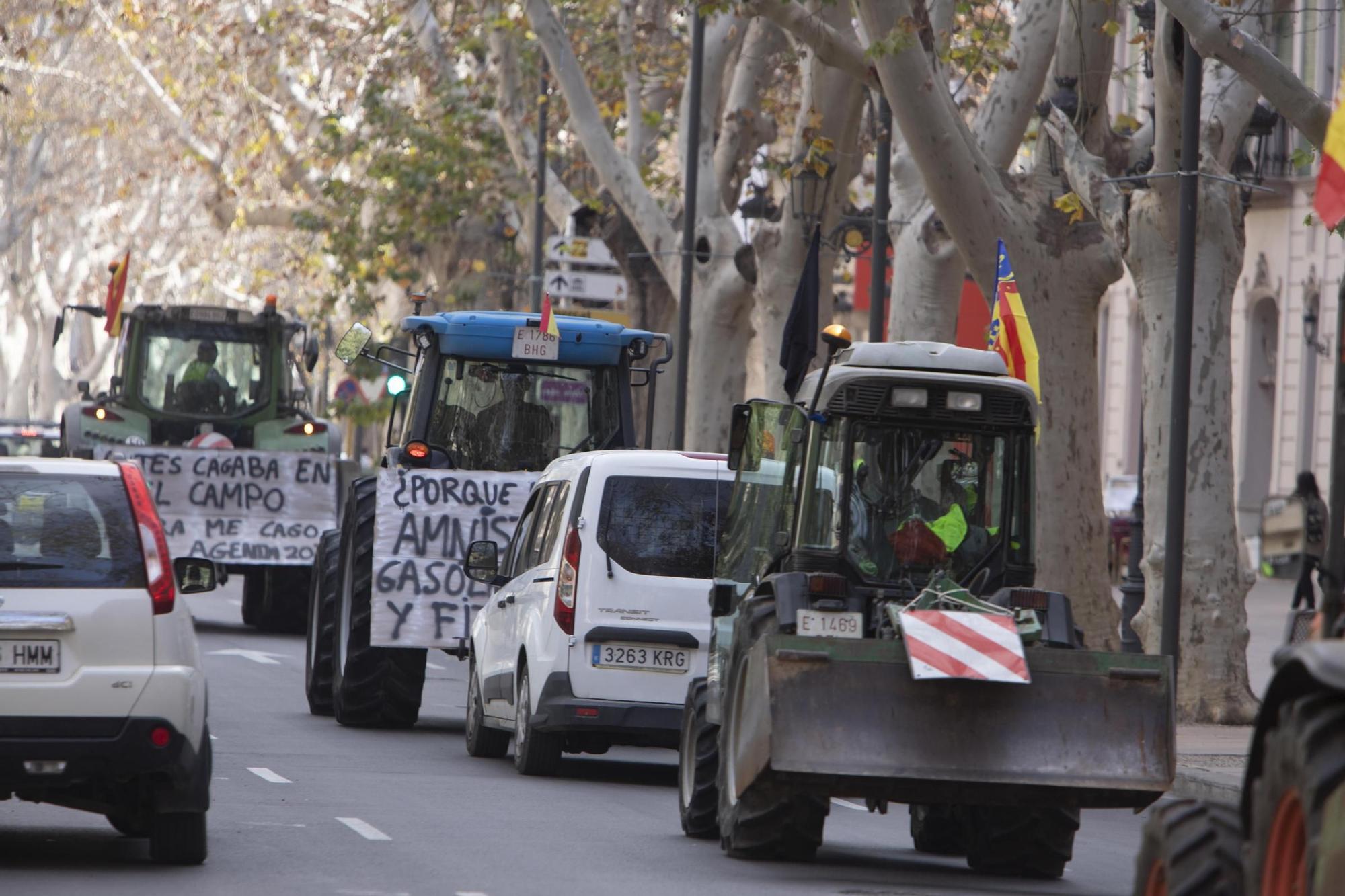 La tractorada por la crisis del campo se hace visible en Xàtiva