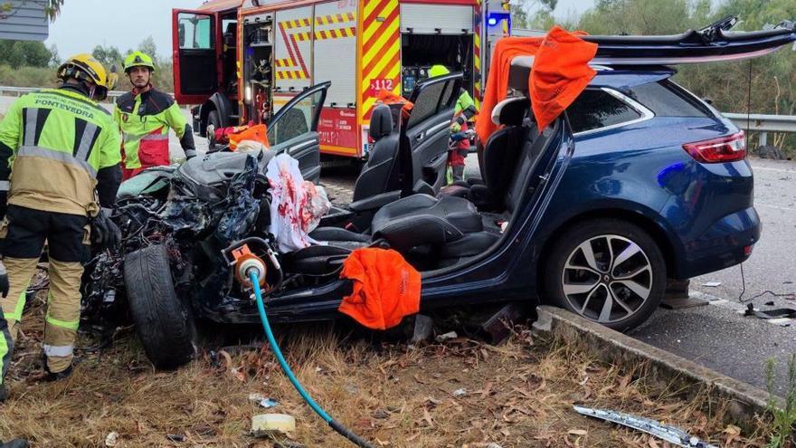 Un hombre muere en As Neves tras chocar su coche contra un camión