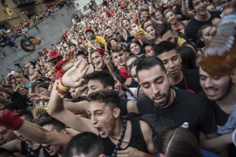 Berga estrena la Patum 2019 amb un passacarrers atapeït i calorós