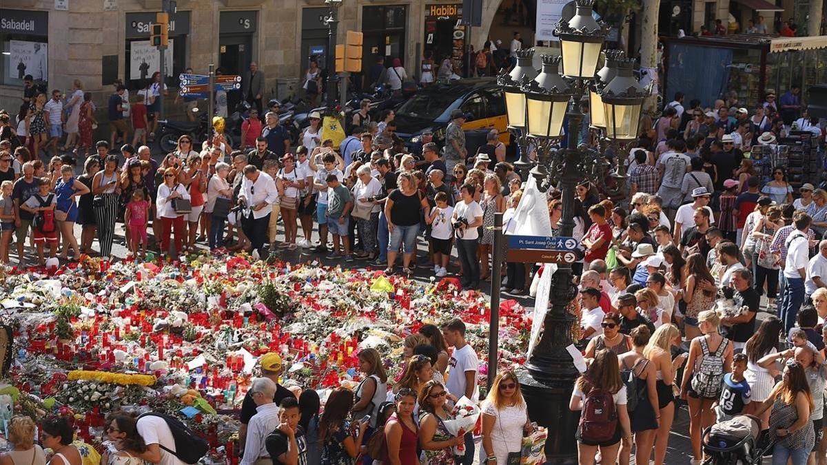 Homenaje a las víctimas del atentado de Barcelona, en las Ramblas.