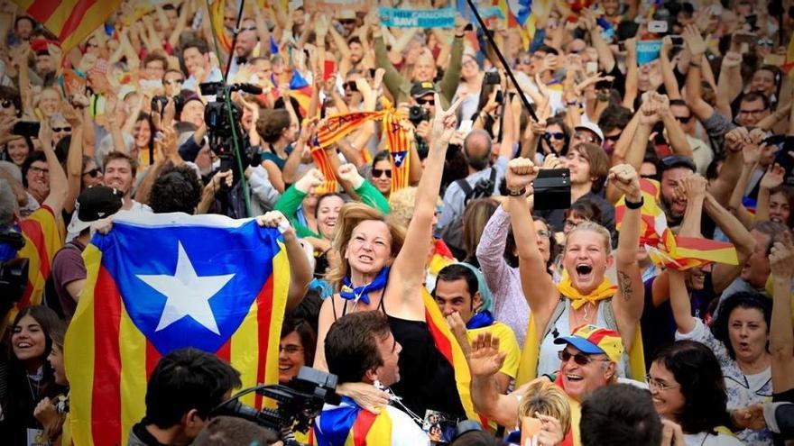 La Viquipèdia sitúa a Cataluña como &quot;objeto de disputa&quot; entre el Parlament y el &quot;Reino de España&quot;