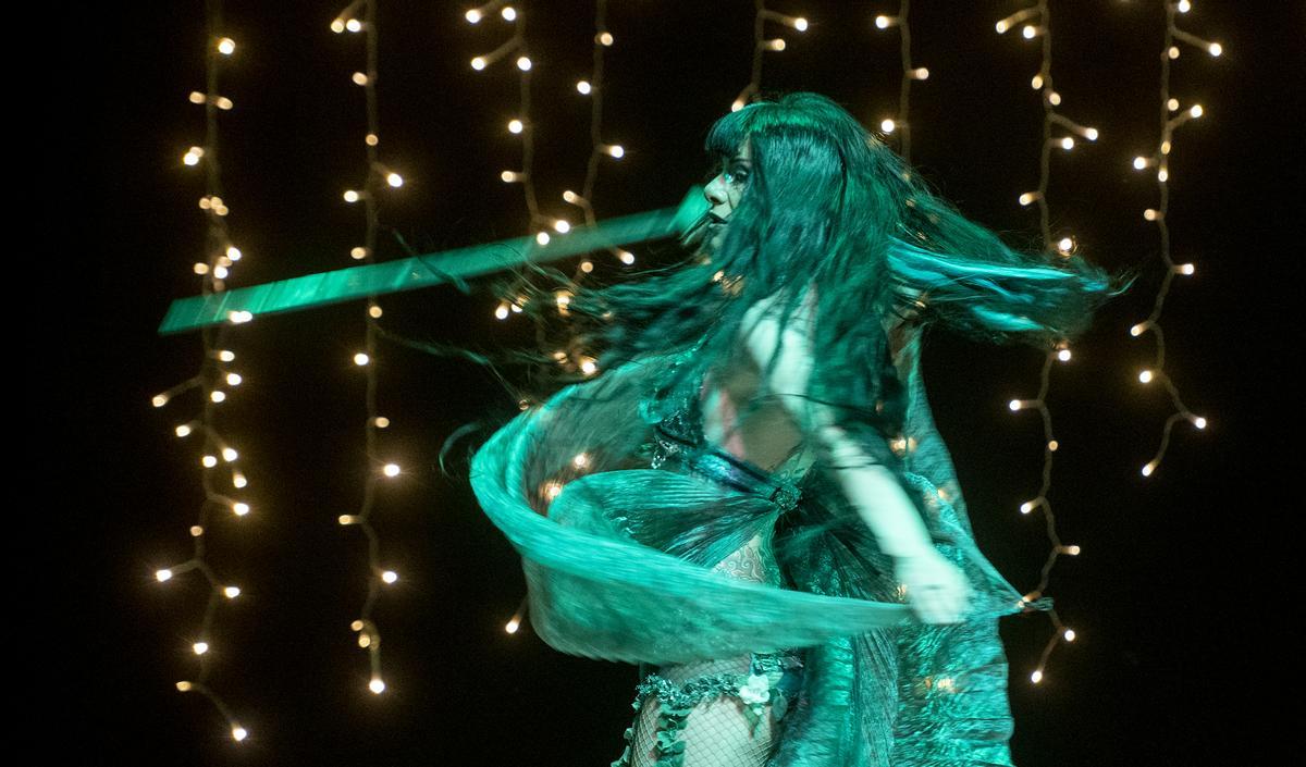 Morgana interpreta ‘El hada verde’ dentro del espectáculo ‘Fairy Ballroom’