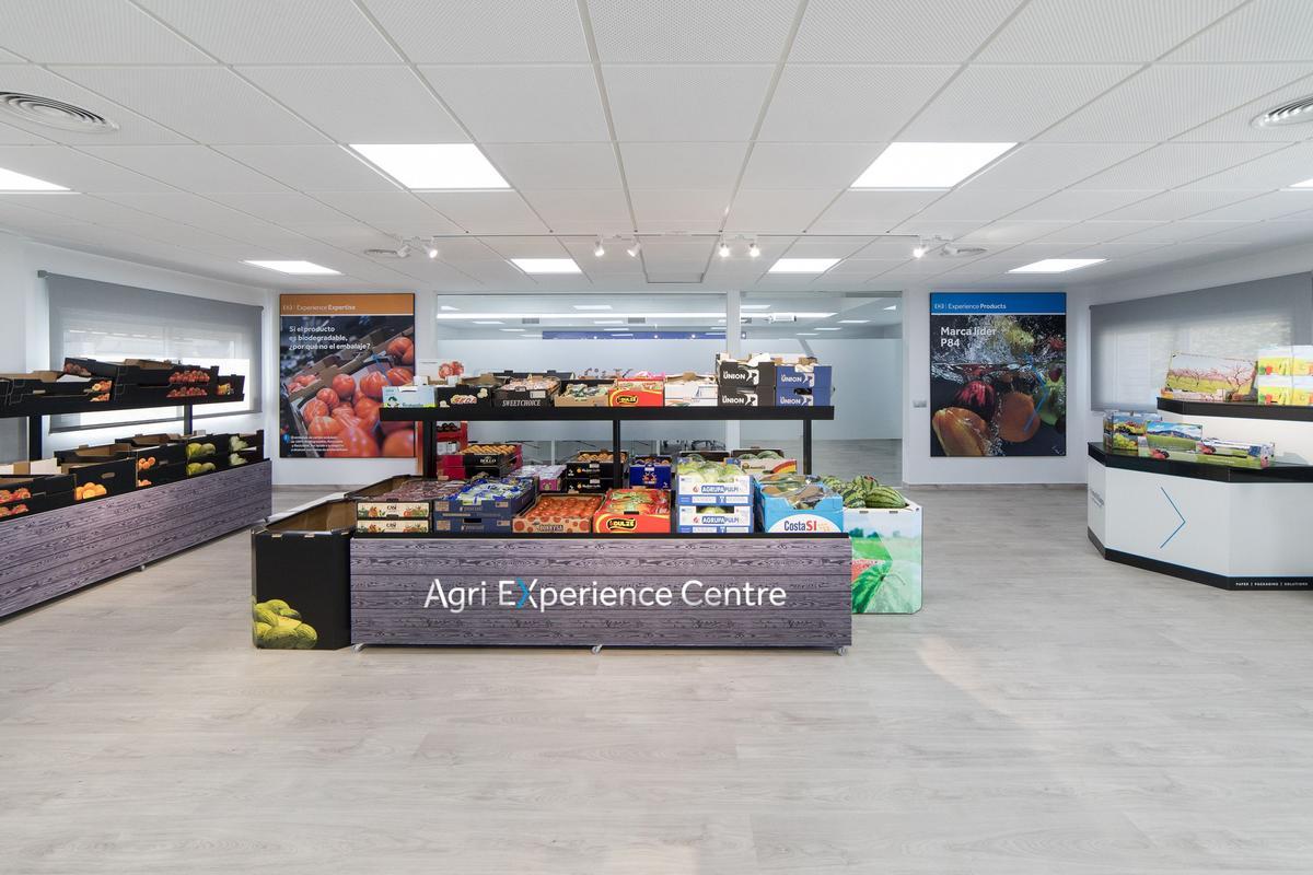 Smurfit Kappa está especializada en el diseño y fabricación propia de cajas estándar, embalaje para mercancías peligrosas, embalaje listo para vender (SRP), cajas para 'eCommerce', bandejas y 'wraparounds', adaptados a cada necesidad, uso y cadena de suministro de sus clientes.