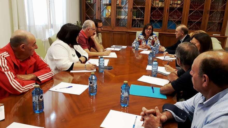 Reunión con la subdelegada del Gobierno, ayer, en Pontevedra. // D.P.