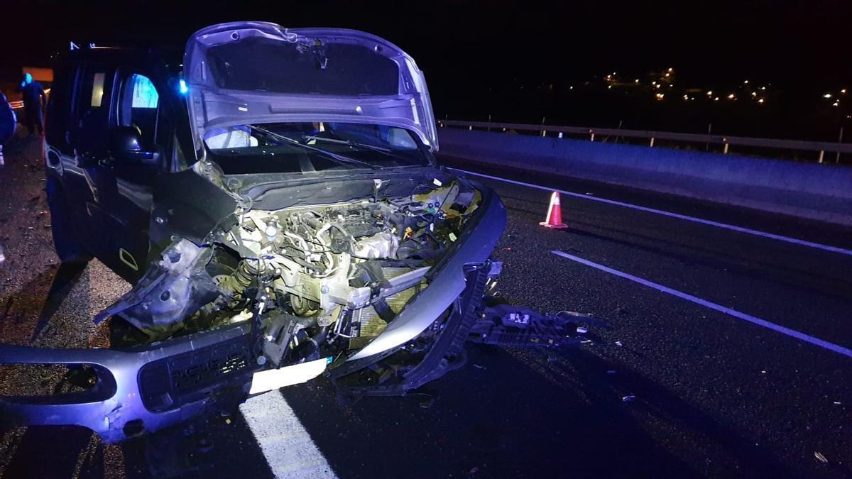 Uno de los turismos implicados en el accidente de Meis.