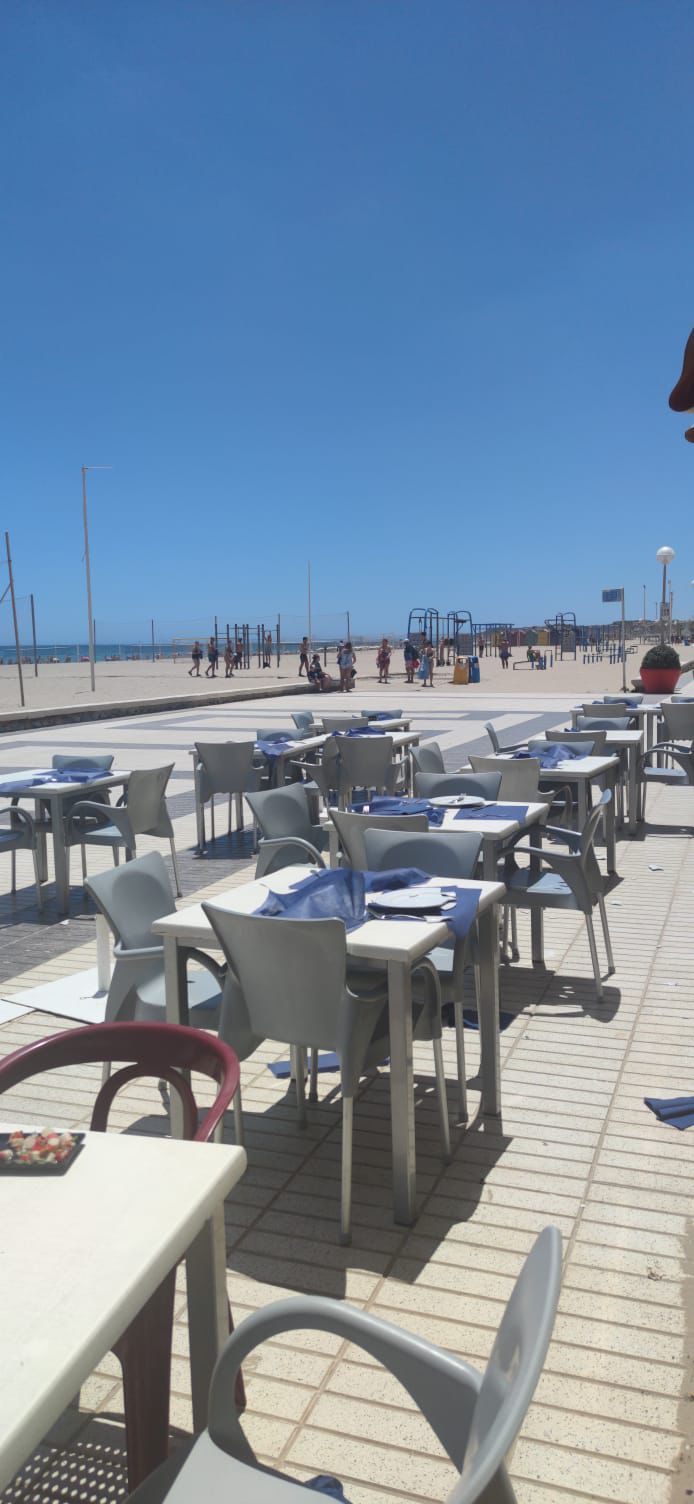 Así ha sido el tornado que sorprendió ayer a los bañistas en la playa de San Juan