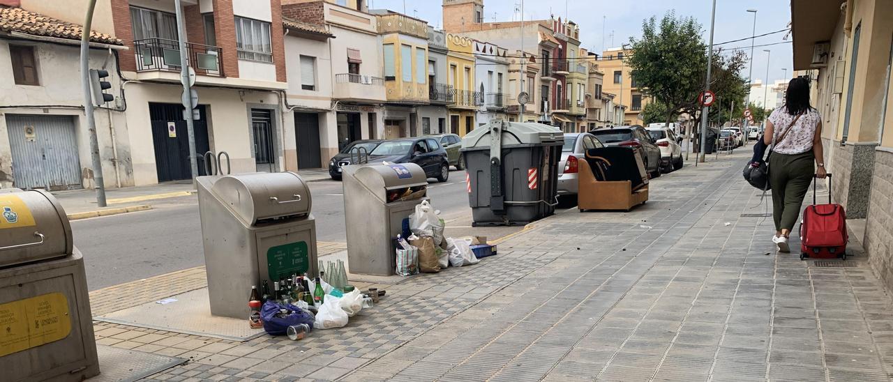 El Ayuntamiento quiere eliminar los cotenedores soterrados por no ser eficientes y generar problemas de salubridad a su alrededor.