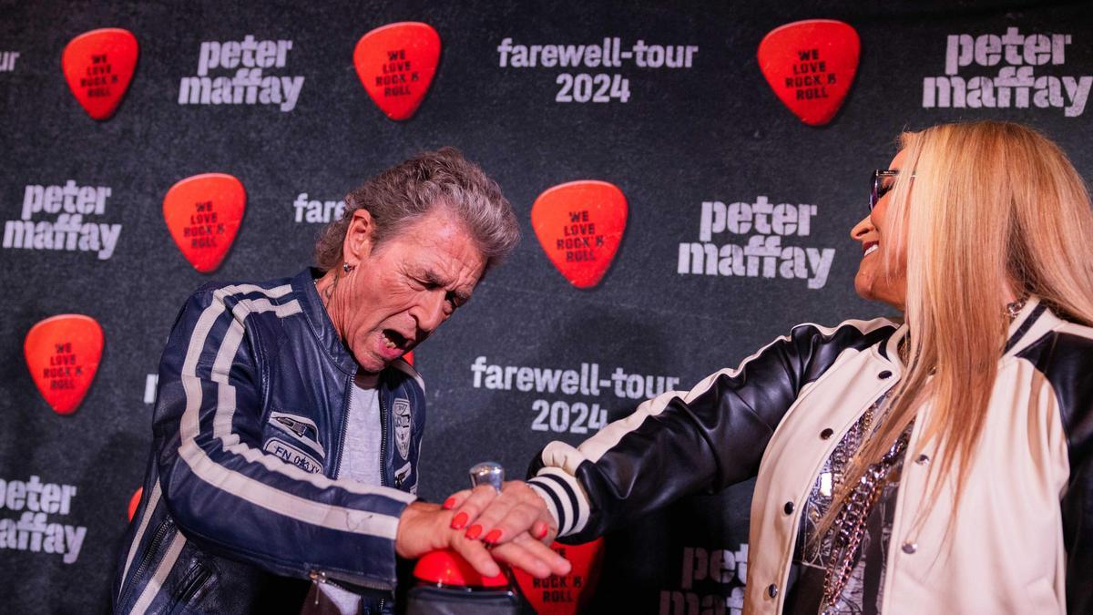 Peter Maffay, Sänger, stellt im Music Store seine letzte große Tour mit dem Namen „Farewell Tour 2024“ (Abschiedstour) zusammen mit Anastacia, US-amerikanische Sängerin, vor.