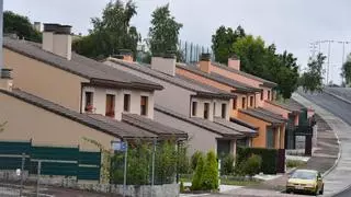 Una vivienda en la costa gallega cuesta hasta un 30% más que la media del país