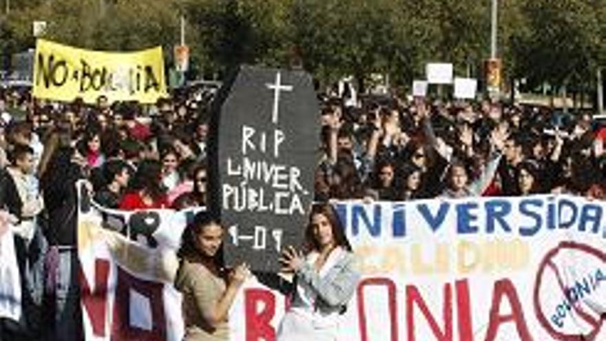 Varios centenares de jóvenes protestan en Córdoba contra el Plan Bolonia