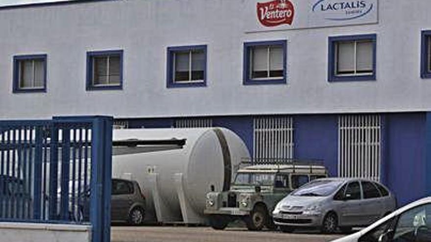 Fachada de la fábrica de Lactalis en Zamora.