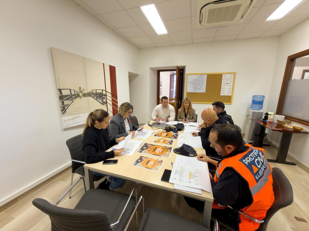 Primera sesión de la Junta Local de Protección Civil presidida por la alcaldesa de Andratx Estefanía Gonzalvo.
