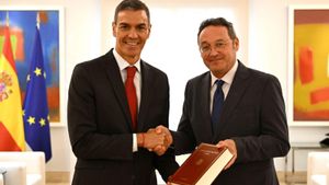 El fiscal general no fa cas de les crítiques i avui anirà a una crispada obertura judicial