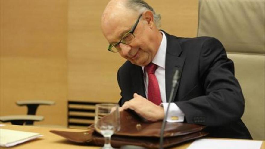 Montoro abre la puerta a estudiar qué se hace con la deuda de las autonomías