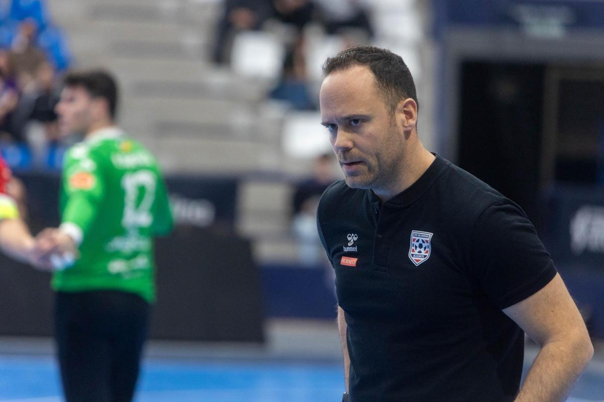 Roi Sánchez durante un encuentro del Horneo Alicante.