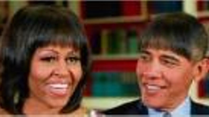 Barack Obama, amb serrell, i la seva dona, en el vídeo humorístic.
