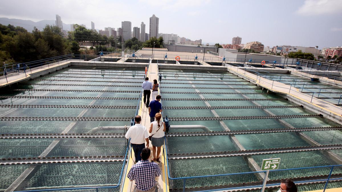 La planta potabilizadora de agua de Benidorm, desde donde se distribuye el agua a todos los hogares y establecimientos del municipio.