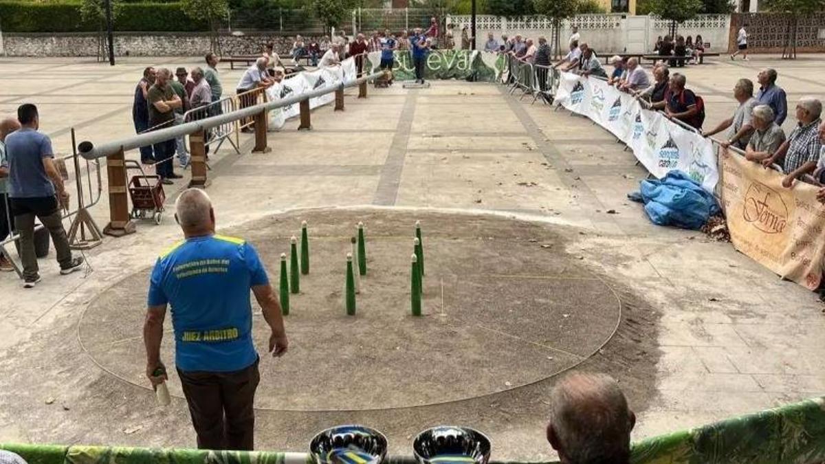 Una de las finales en la Semana de los Bolos de Laviana