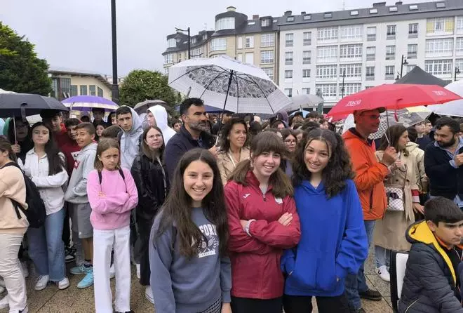 Mil estudantes da Costa da Morte alzan a voz polo galego en Baio