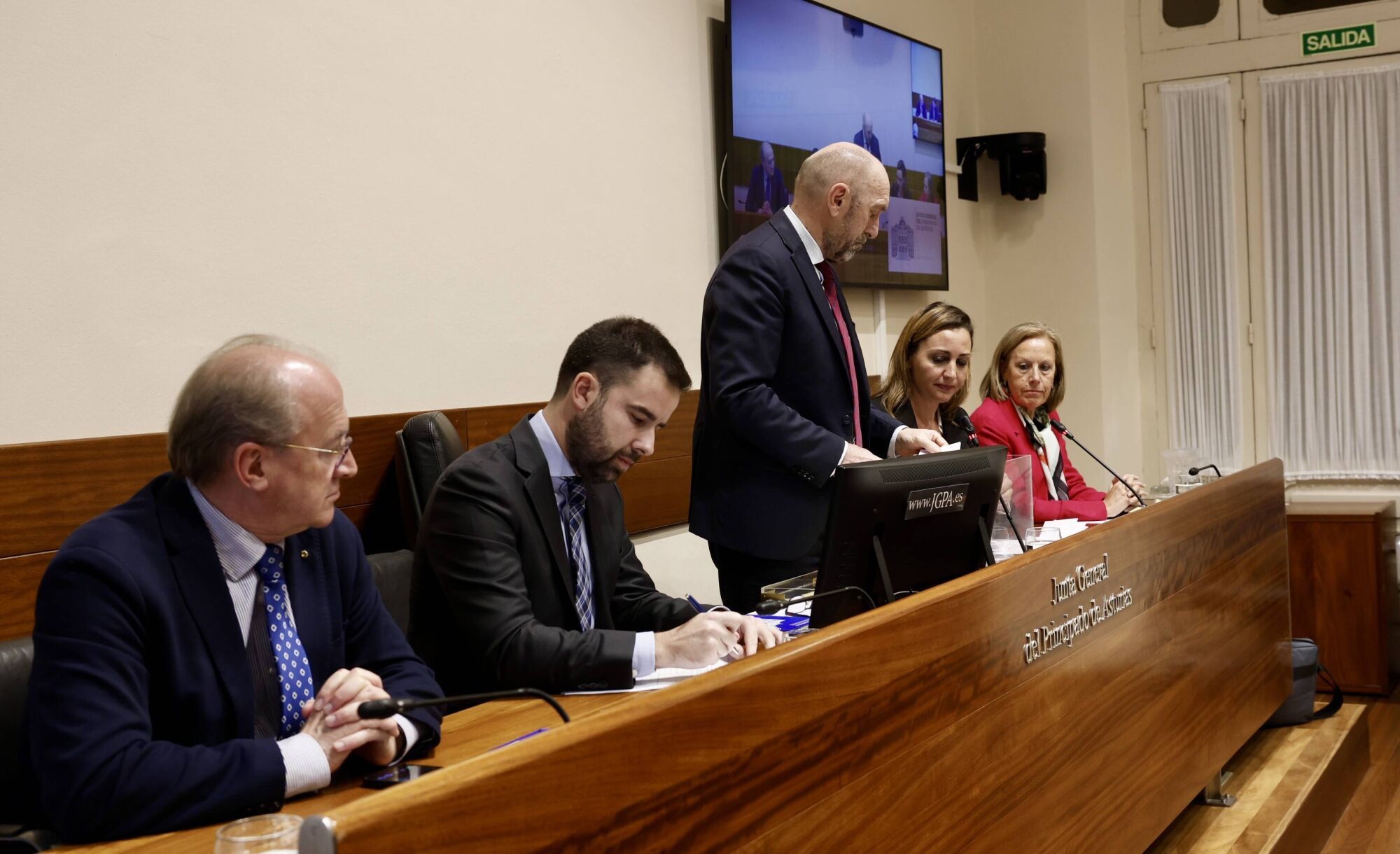 EN IMÁGENES: Así fue la votación para formar la comisión de investigación sobre el accidente minero de Cerredo en  la Junta.