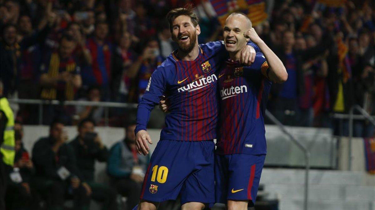 Iniesta y Messi celebran un gol del Barça